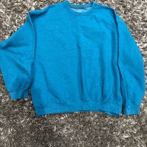 This cozy sweatshirt keeps you nice and warm!!